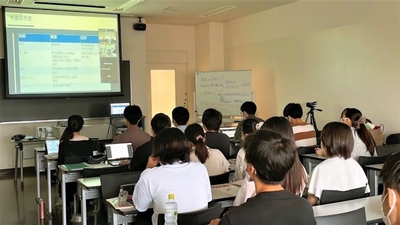 近畿大学経済学部生、堺市、PIAZZAの3者での打ち合わせの様子