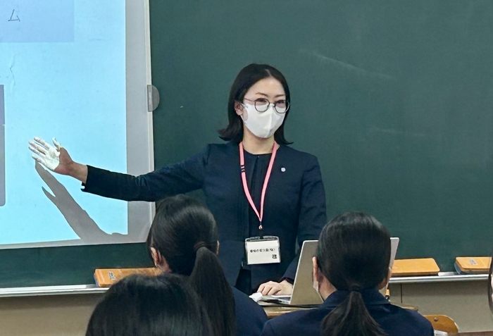 香椎化学工業株式会社 インストラクター 向 香織里