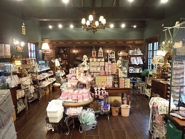 メアリーローズ土産店(雑貨・菓子・ガーデングッズ)