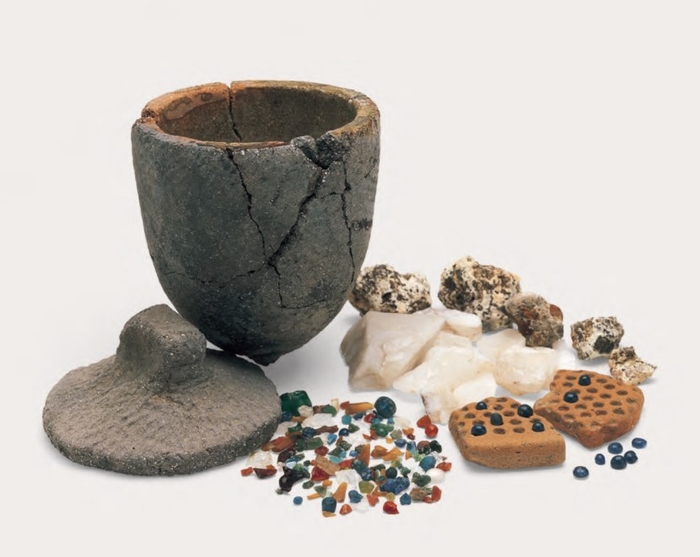 透明感のあるガラス玉は当時の先端技術の証