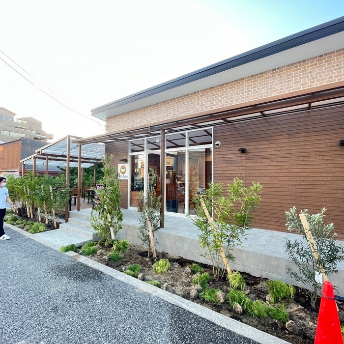 外観 街のカフェの様子