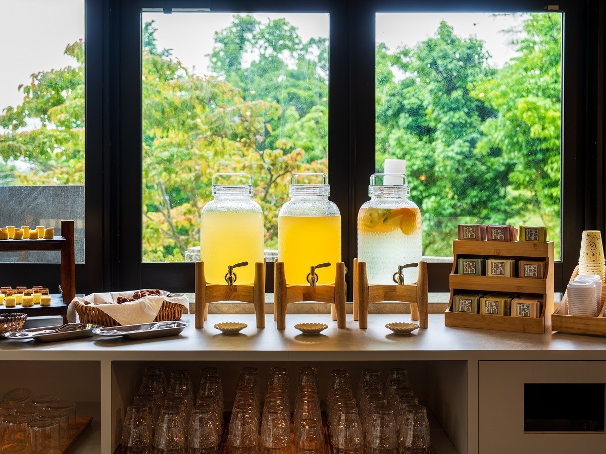 ラウンジサービス