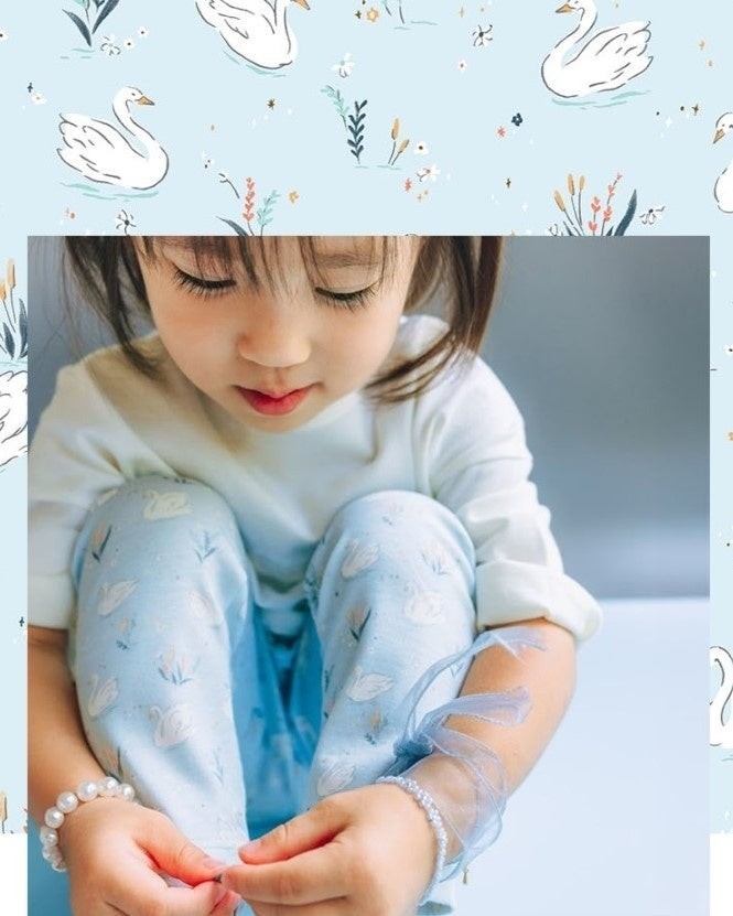 <Swan>季節の訪れとともに、 北の国からやってくる渡り鳥。 毎年、帰ってくるのは、同じ場所。 安心して帰れる場所があるから、 冒険はできるのかもしれない。 いってらっしゃい。 あなたのホームはここにあります。