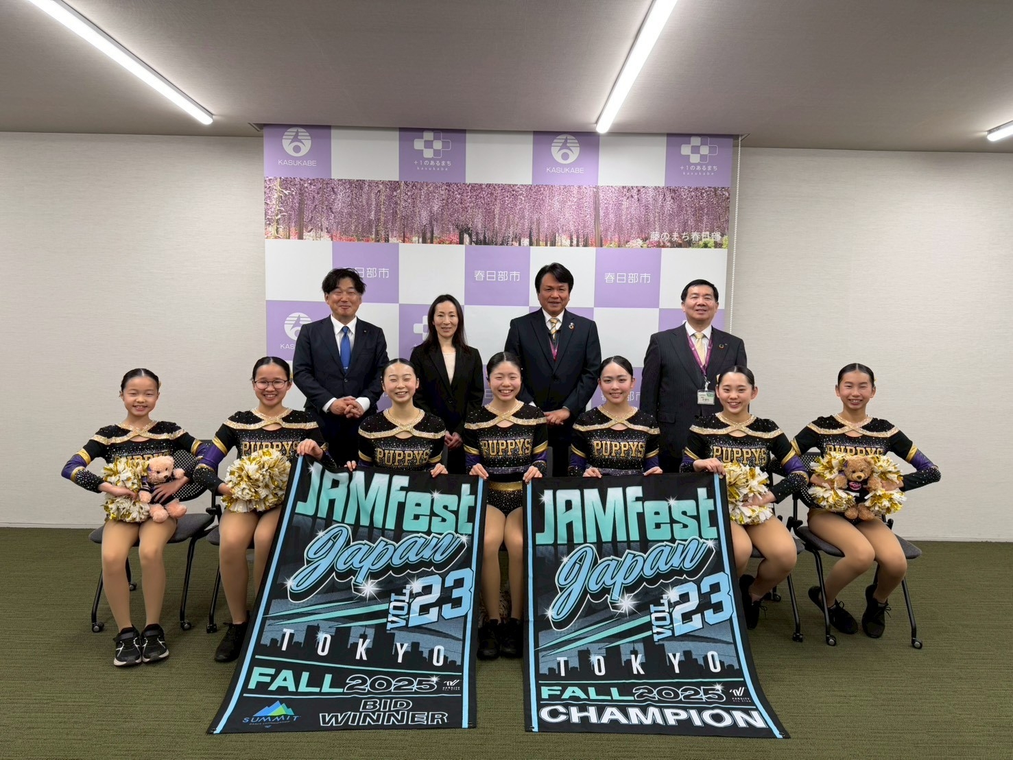 【円安の壁を越えて世界へ】春日部の小中学生チアダンスチーム、岩谷春日部市長に世界大会出場を報告