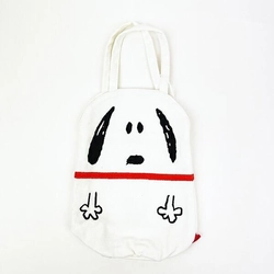 次から次にスヌーピーのサプライズ！トートバッグ、ポーチ、チャーム。マトリョシカ風に中から出てくるスヌーピーにわくわくが止まりません。