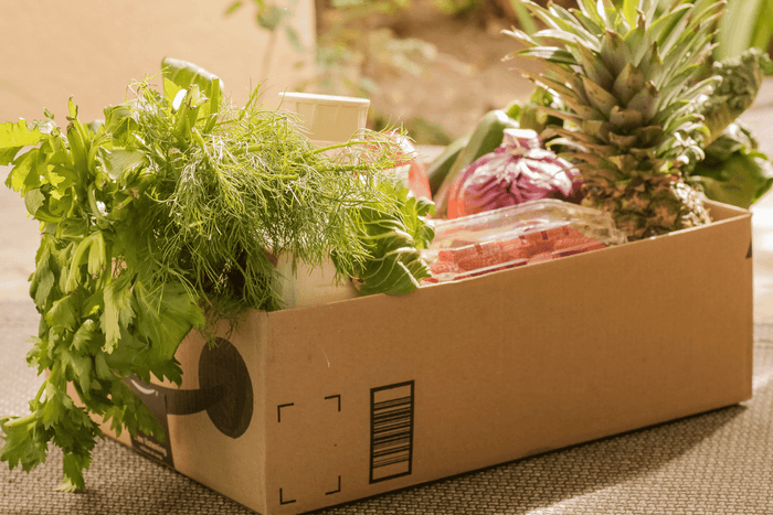 数百名分の食材の発注、検品も栄養士1人で対応するケースも