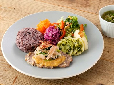 豚肩ロースの味噌焼き～岩下の新生姜と小松菜のナムルのせ～