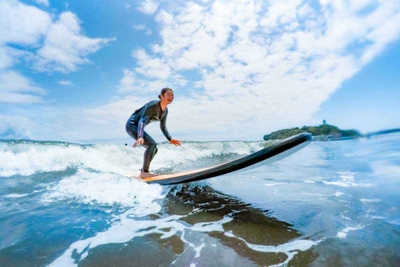 湘南の波に乗って夏を感じる