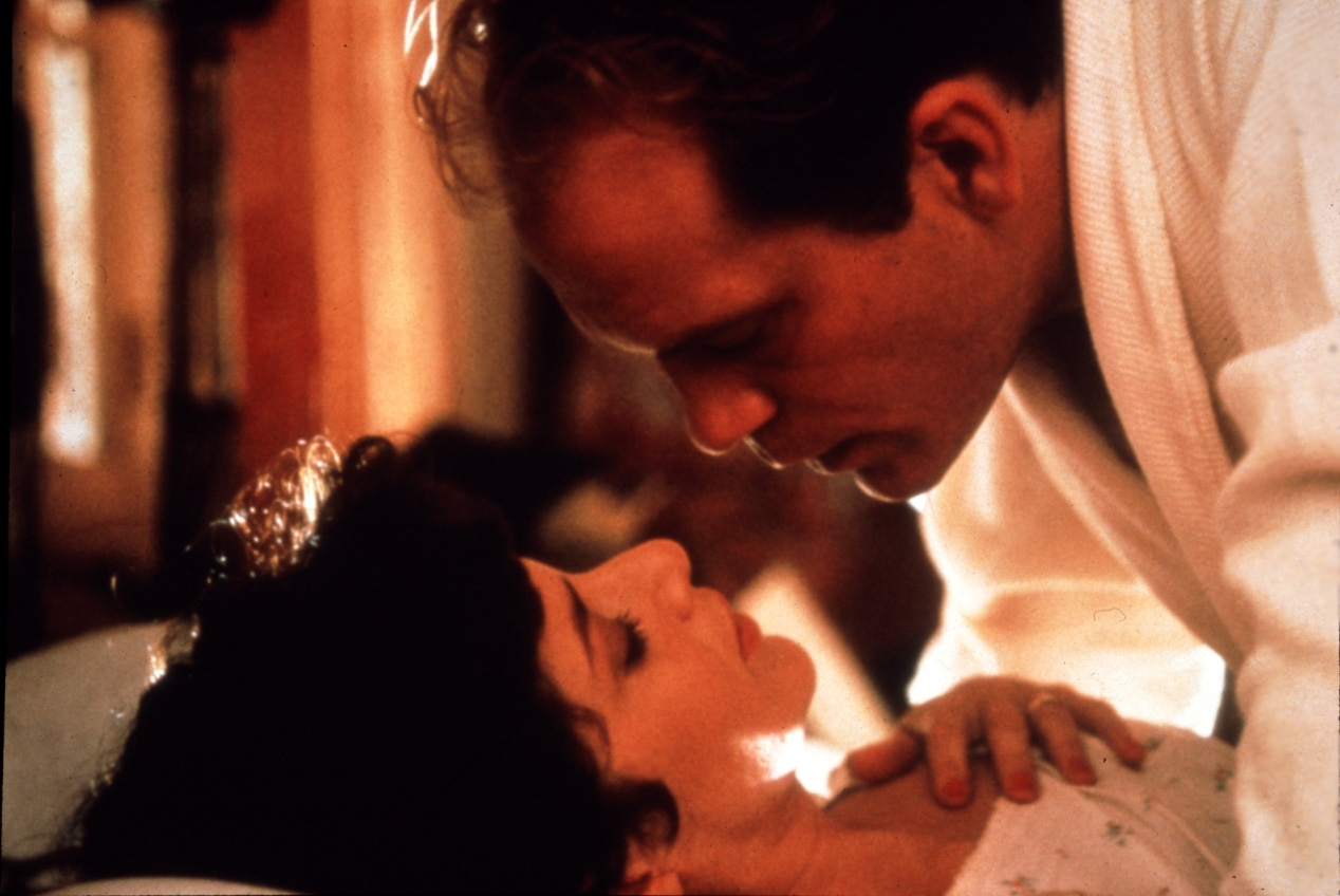 (c)The Sahara Company Limited & Tao Films SRL.1990