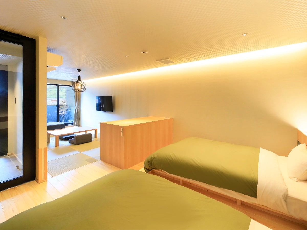 別館 半露天風呂付和洋室