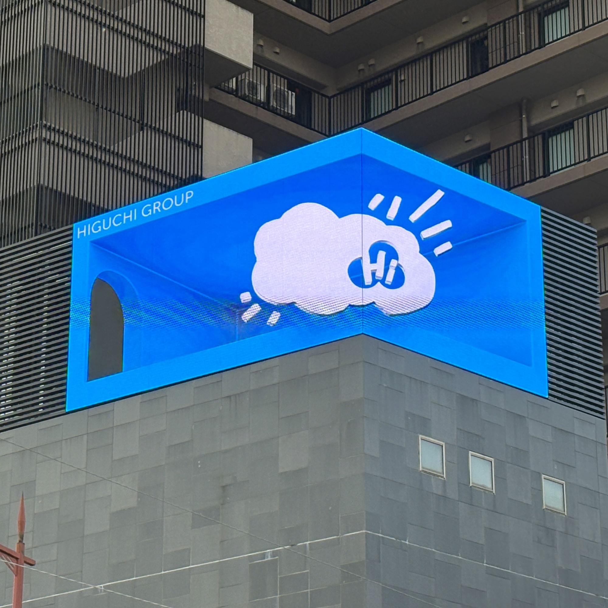 【長崎初!】市街中心地で視線をロックする!? 11月に誕生したL字型巨大3Dビジョン「HIGUCHIグッドライトビジョン」12月1日より、本格的な「裸眼3D映像」の放映を開始