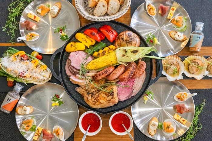 三田ポークや但馬鶏など、地元の恵みを味わうBBQメニュー