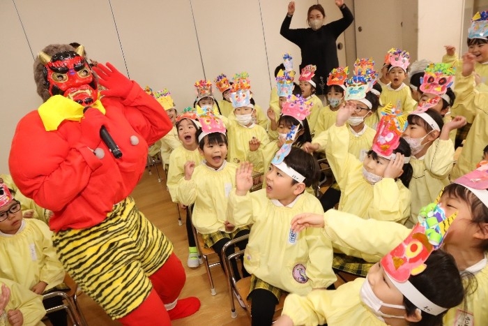 近畿大学九州短期大学附属幼稚園で節分行事を実施 園児が豆まきで"心の鬼"を退治