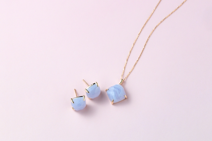(K10 YG BLUE LACE AGATE NECKLACE ¥22,000 / K10 YG BLUE LACE AGATE PIERCE ¥22,000)