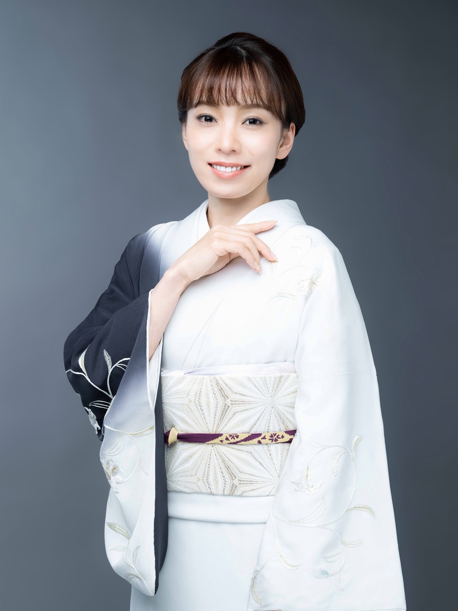 杜このみ、新曲「赤い満月」が有線演歌チャート1位！誕生日に飛躍を