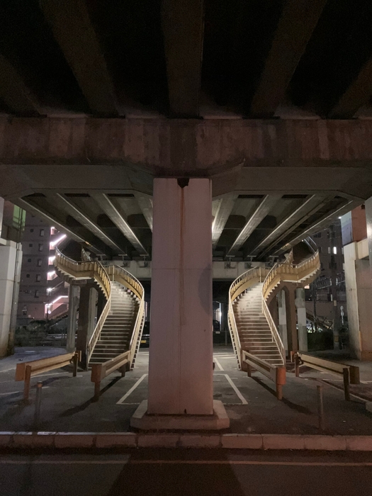 タイトル「左右対称」(投稿者:@tatuyas91)