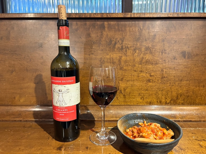 鶏肉とトマトのピリ辛煮込みと赤ワイン(イルキャンティ)