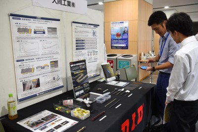 企業展示の様子