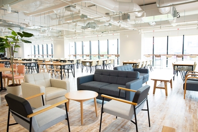 JLfXDU0azAd3ybSnp7nP.jpg?w=940&h=940