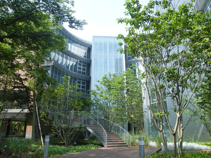 麗澤大学 校舎「あすなろ」