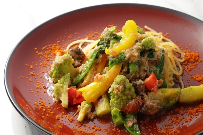 紅ズワイガニと炭火野菜のビアンコソース　3,850円(税込)