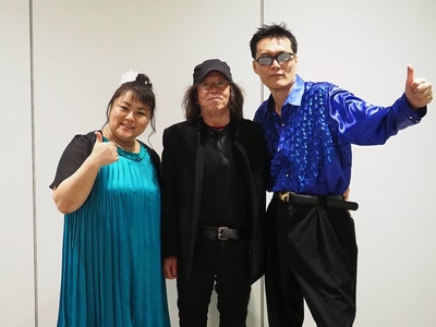 三神（左からSIZUKU、高谷秀司、GOD）