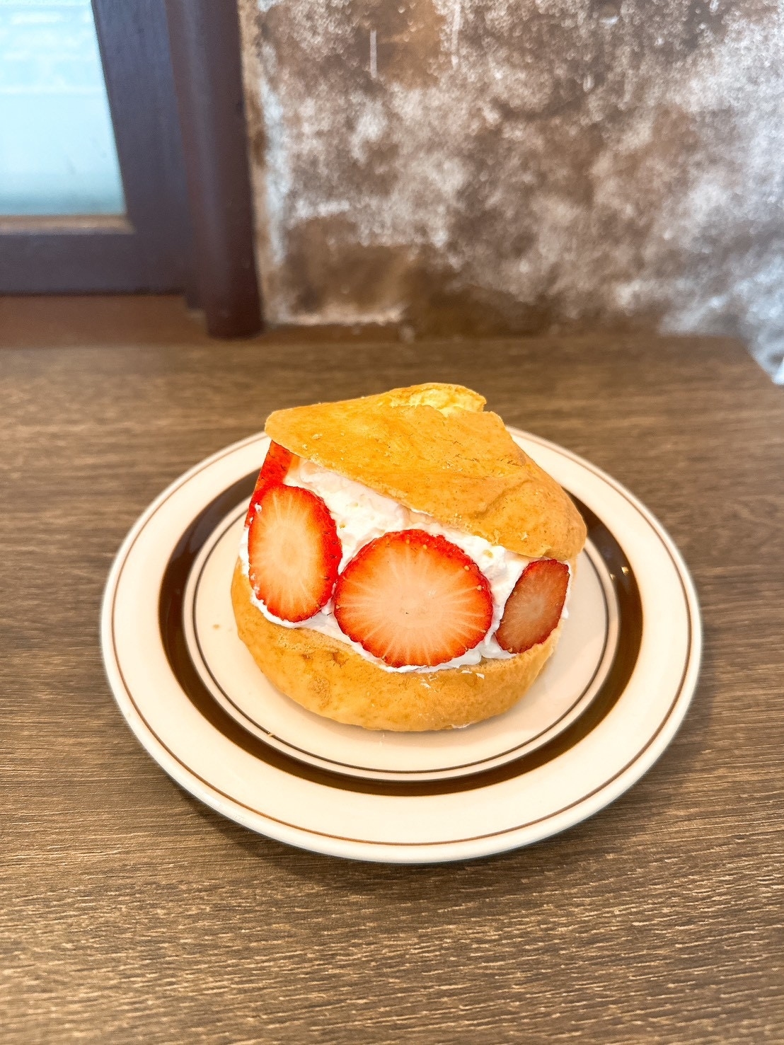 いちごホイップ 甘食サンド