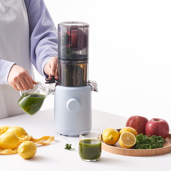 お好きな野菜や果物でオリジナルのコールドプレスジュースが作れます。フィルター交換不要のオールインワン“マルチスクリュー”搭載で、操作は簡単、ワンタッチ!