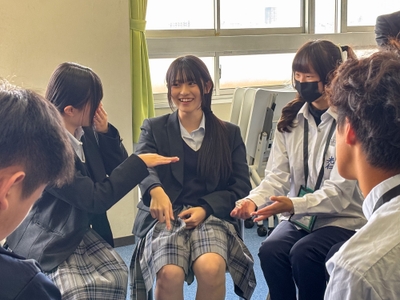 2025年11月12日（水）の大阪信愛学院中学校と台湾光仁中学校の交流プログラムの様子