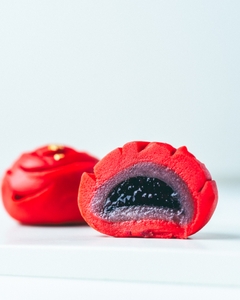 国産無農薬のバラを使用した和菓子