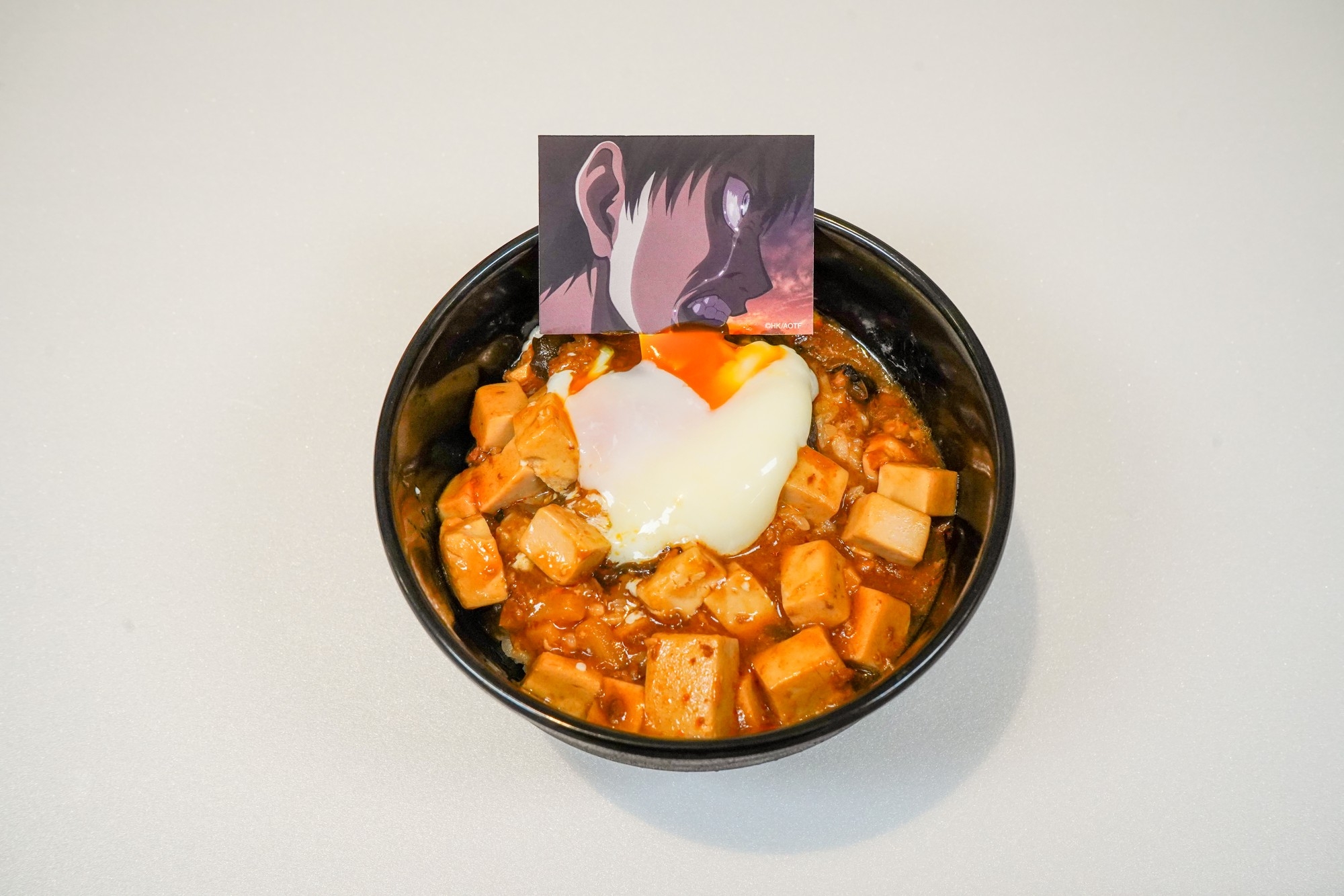 戦いに備えて、食糧庫の中身を食べつくしちゃえ！
TVアニメ『進撃の巨人』×ニジゲンノモリ コラボイベント