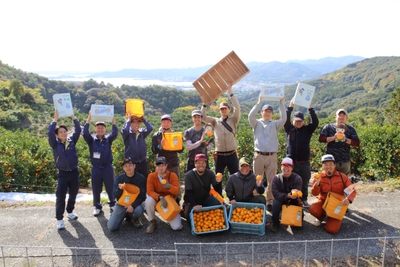 三ヶ日みかんPR隊の生産者と職員