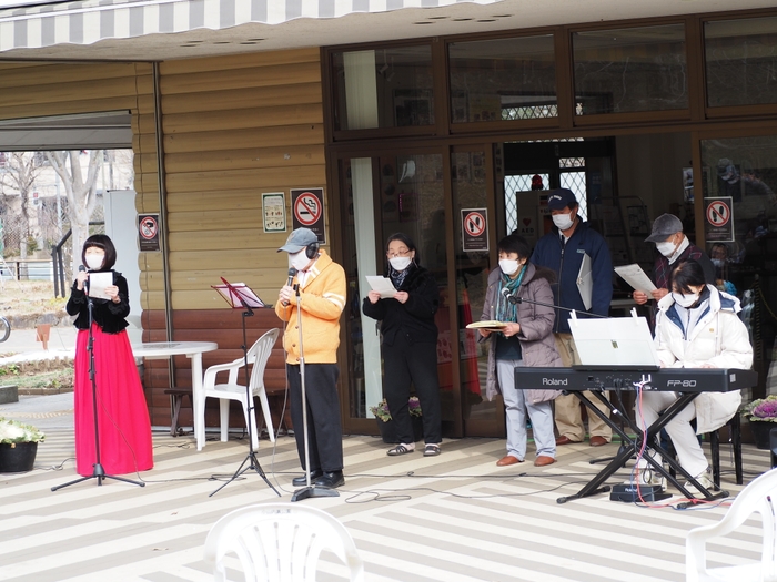 こちらは合唱チーム。知っている歌が登場するかも?