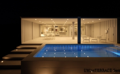 夜のライトアップは一層の高級空間に