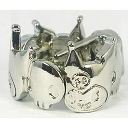 サンリオキャラクターの大人かわいいヘアアクセサリー。簡単に髪を束ねて装着すればすぐにオシャレヘアに大変身。