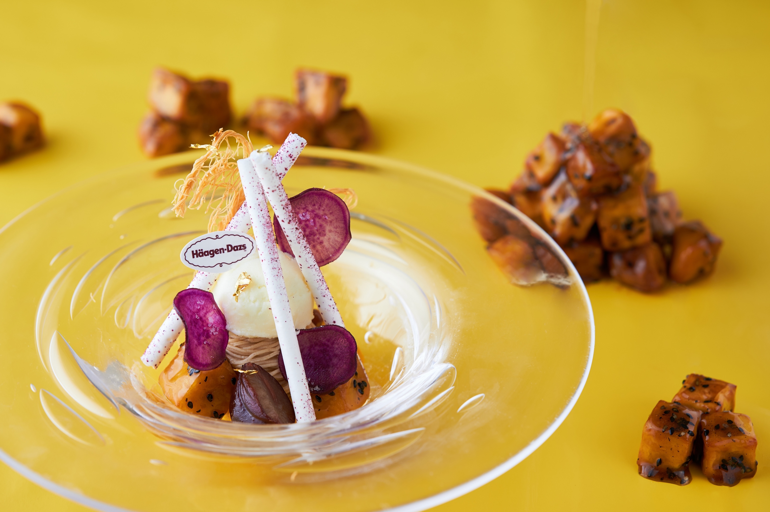 「秋の味覚 玉手箱パフェ ~茜~ with Haagen-Dazs」様々な秋の味覚を一皿で堪能できるプレートパフェ付プリフィクスランチを限定販売