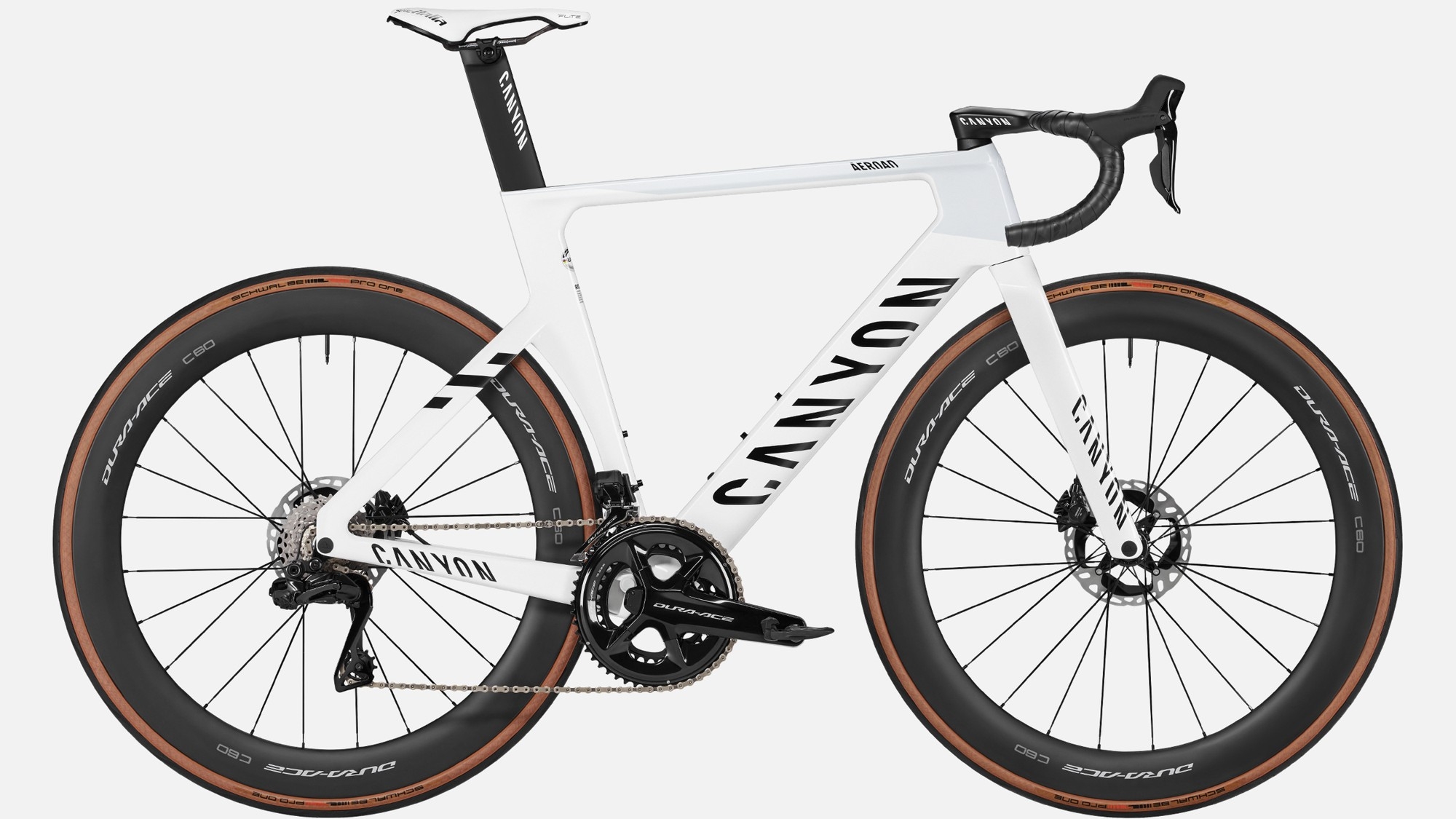 アップチャージ無しで、プロ仕様の CP0015 コックピット(ステム角度 -17°)へ交換可能。写真は過去販売モデルのCP0015を標準装備したエアロードCFR MVDP(Gen3.2)。 Photo: Canyon