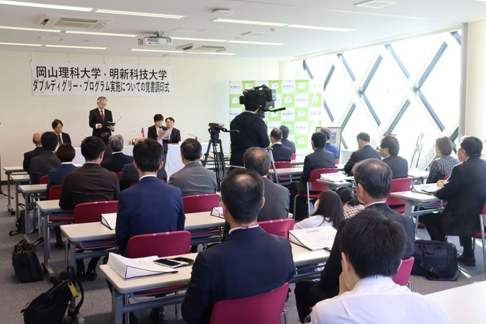 調印式には日本、台湾の企業も出席しました