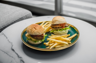 信州牛プレーンミニバーガー&ポテトフライ