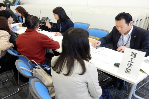 保護者に学生生活や大学の現状について理解してもらう　保護者懇談会「近大フェア」開催！　東大阪キャンパスほか全国8会場で開催