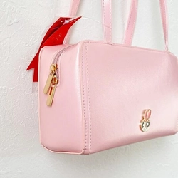 パワーパフガールズのエポショルダーはシンプルなきらきらワンポイント。生地感がシックです。