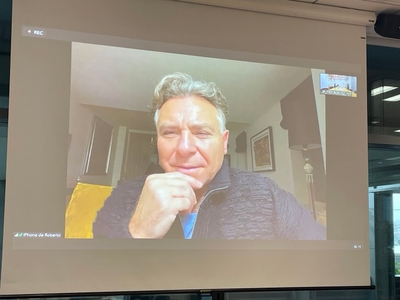 KB1vI3teXeYDe59J2Cq9.jpg?w=940&h=940