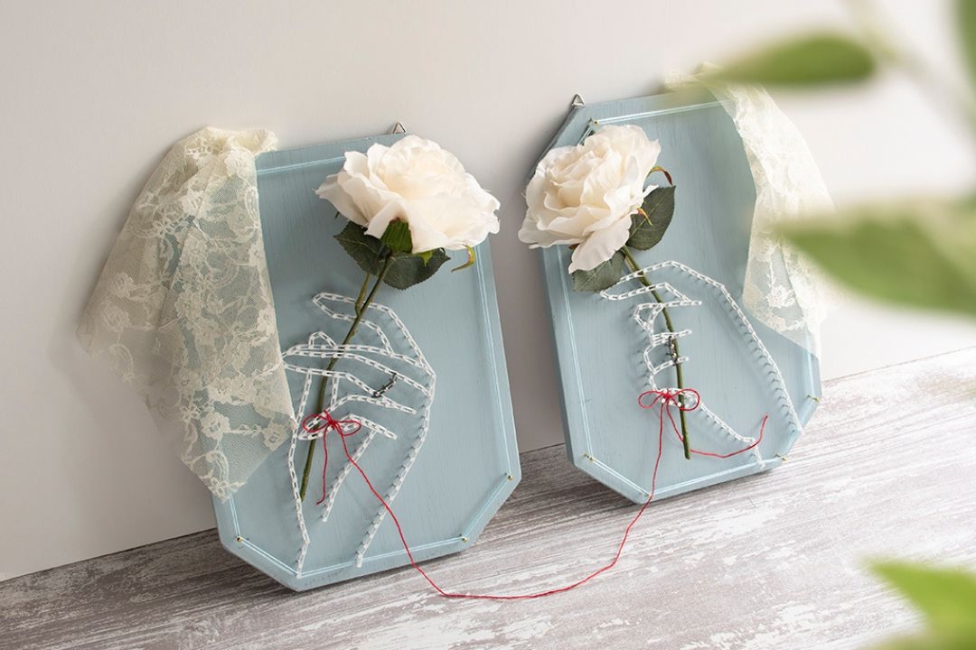 お花を飾るウェディングデザイン~赤い糸を結ぶ~