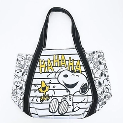 スヌーピーのバルーントートバッグは大容量で使い勝手抜群。