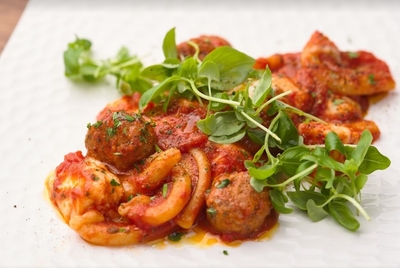 KHq5UWyGw2Nfg6mFxDcn.jpg?w=940&h=940