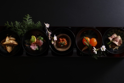 【春の献立一例】 一鉢ごとに物語を込めて。彩り豊かな春の先付。