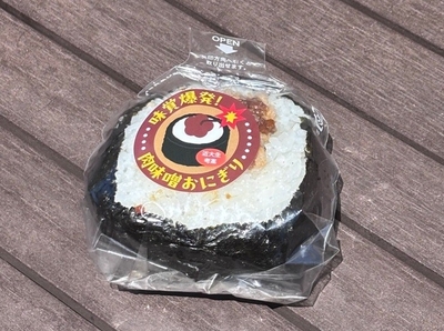 味覚爆発！肉味噌おにぎり