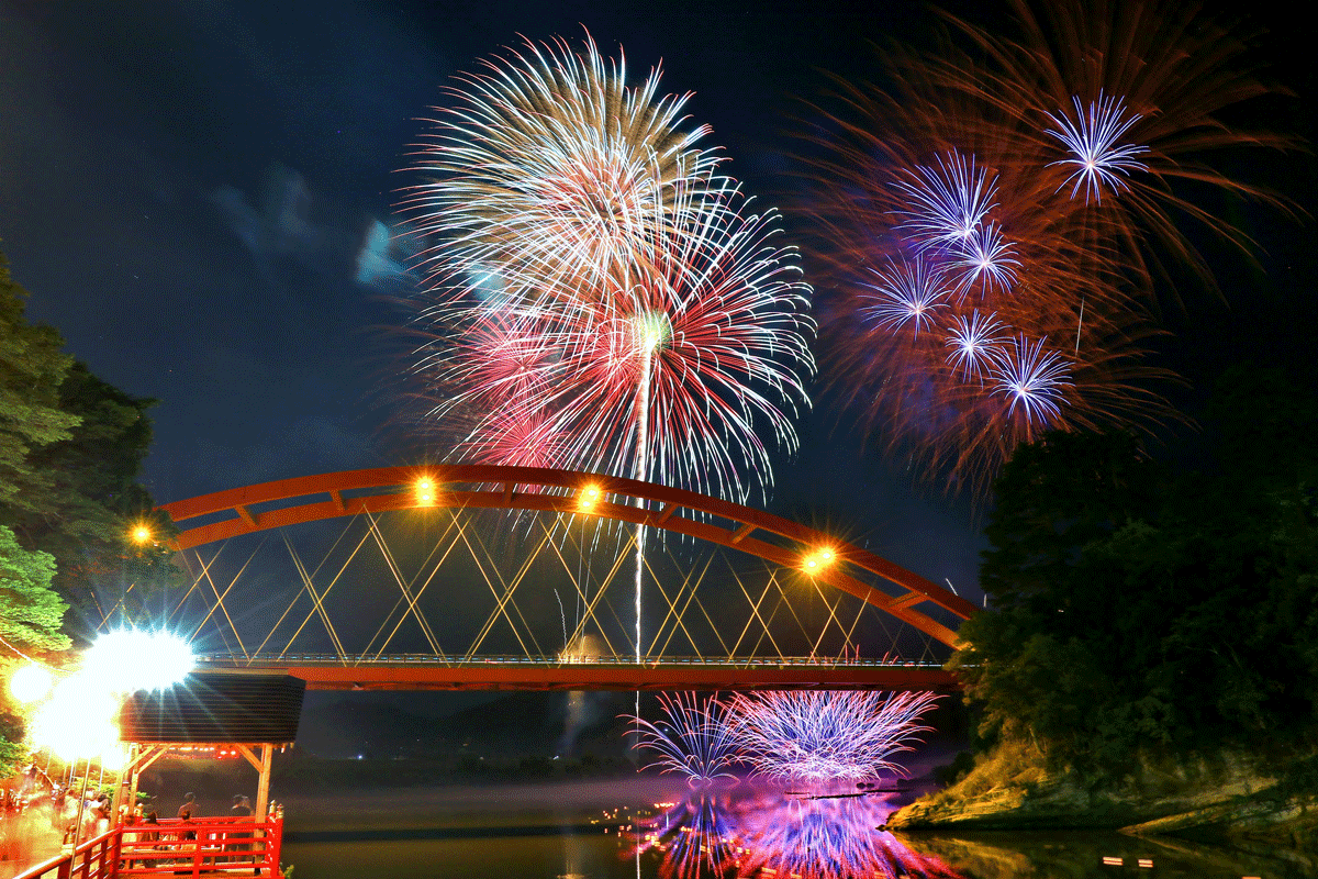 霊まつり流灯花火大会