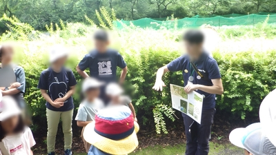 ムササビの生態を身ぶり手ぶりでお伝えしています（過去開催の様子）