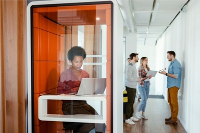 KUflsuLU2TdMhV6eke8m.jpg?w=940&h=940